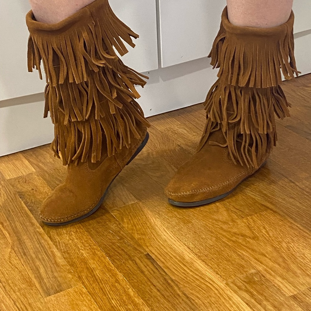 Minnetonka 3 Layer Fringe boots